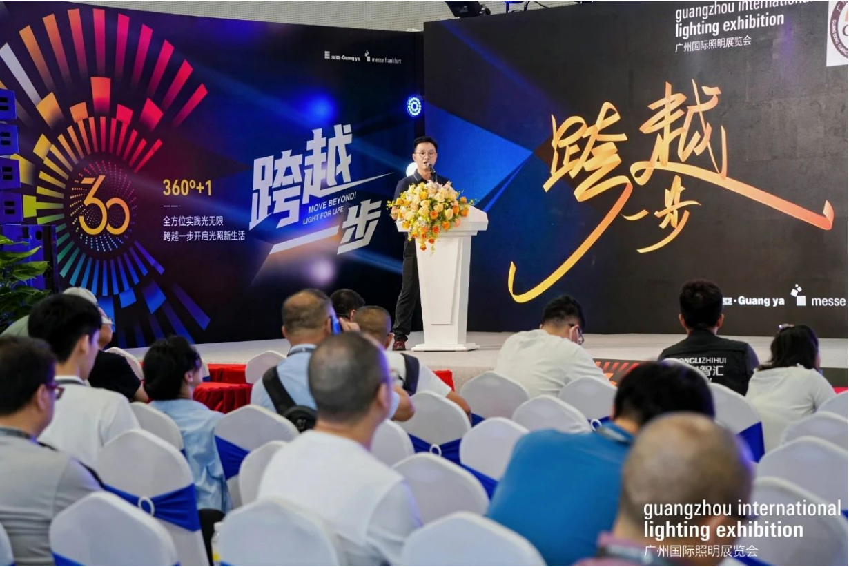 鴻利智匯光亞展邁出照明新跨越，以“自然光”技術(shù)開(kāi)啟光照新生活！ 